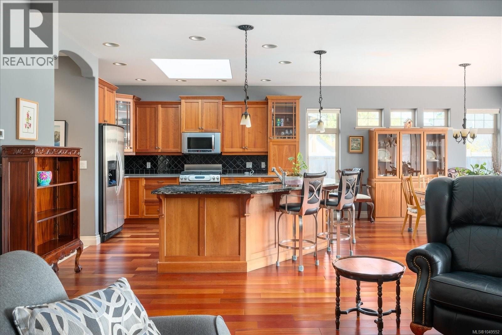 616 Attenborough St - 2