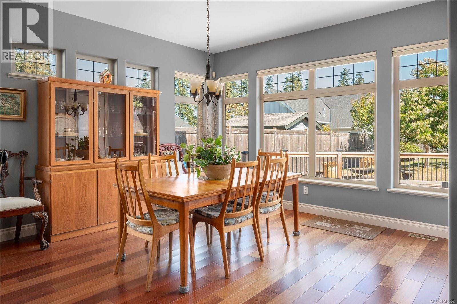616 Attenborough St - 7
