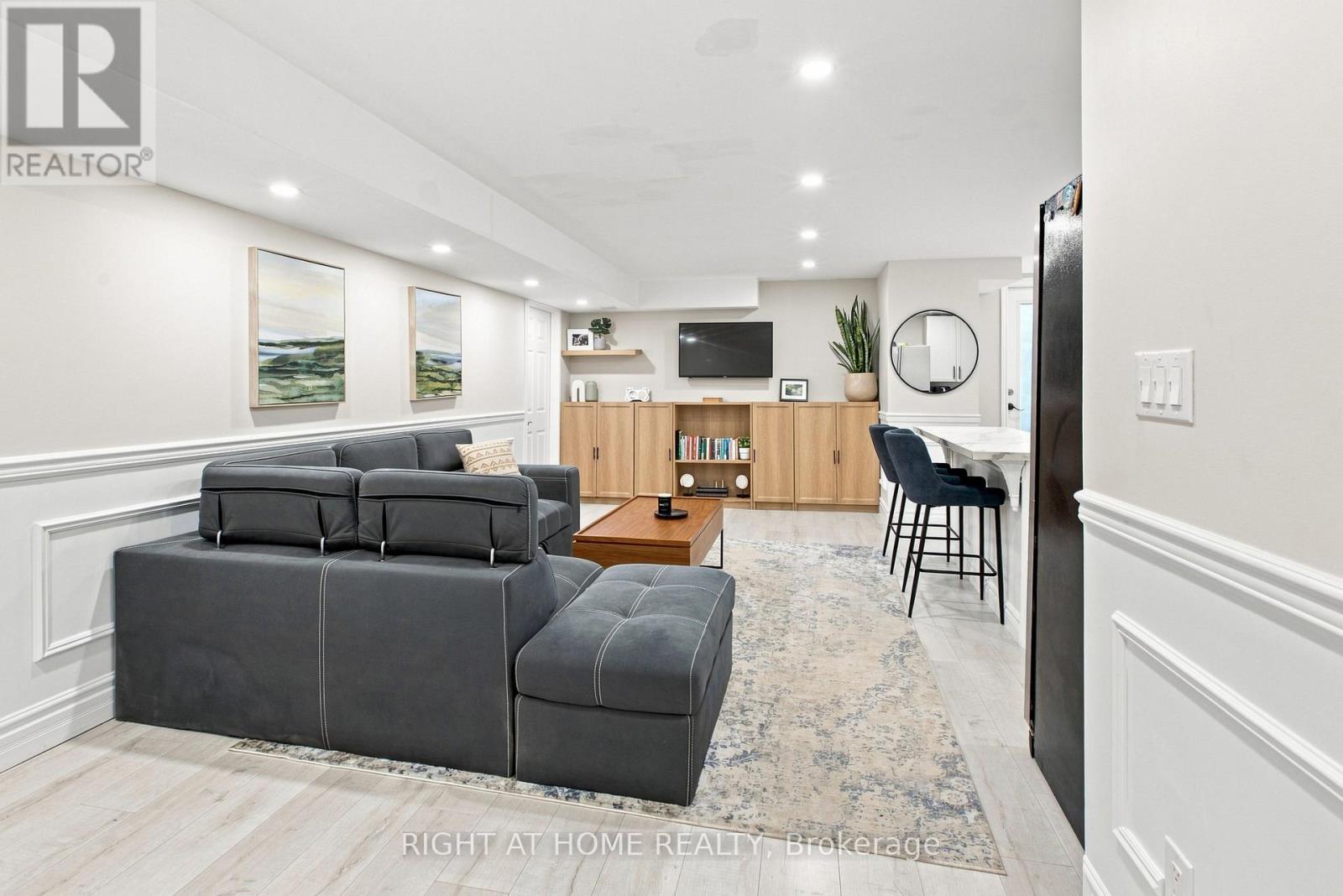 2349 DRESS CIRCLE CRESCENT - 44