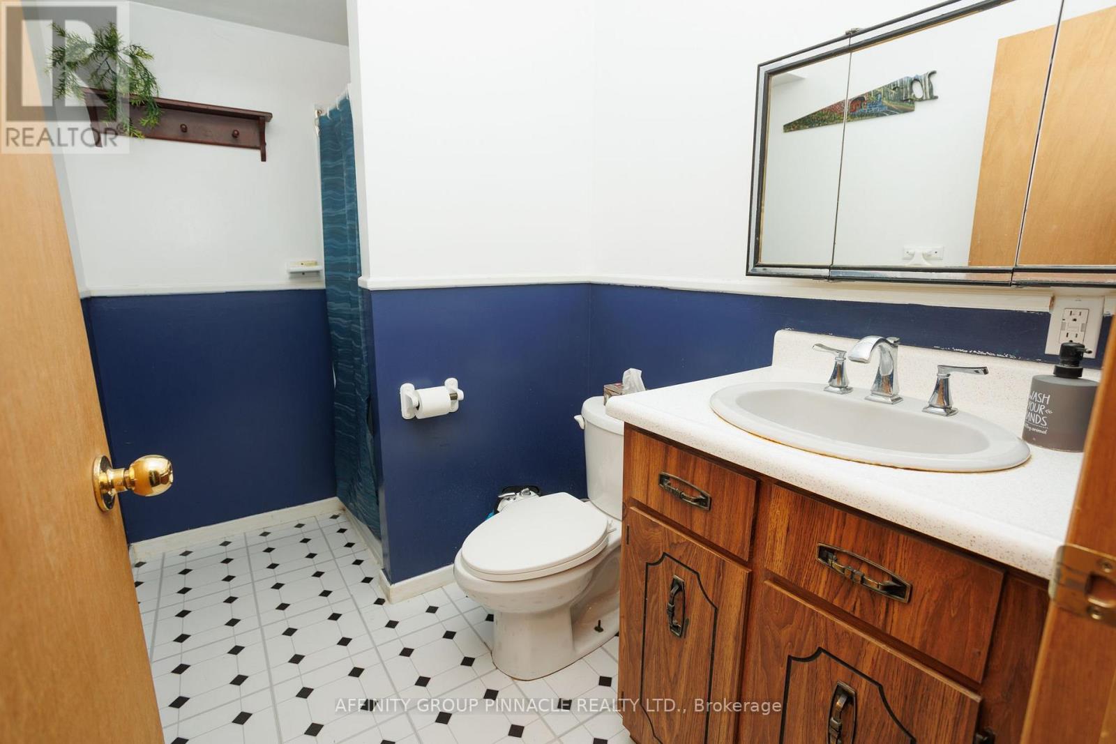 24 OAKWOOD DRIVE - 21