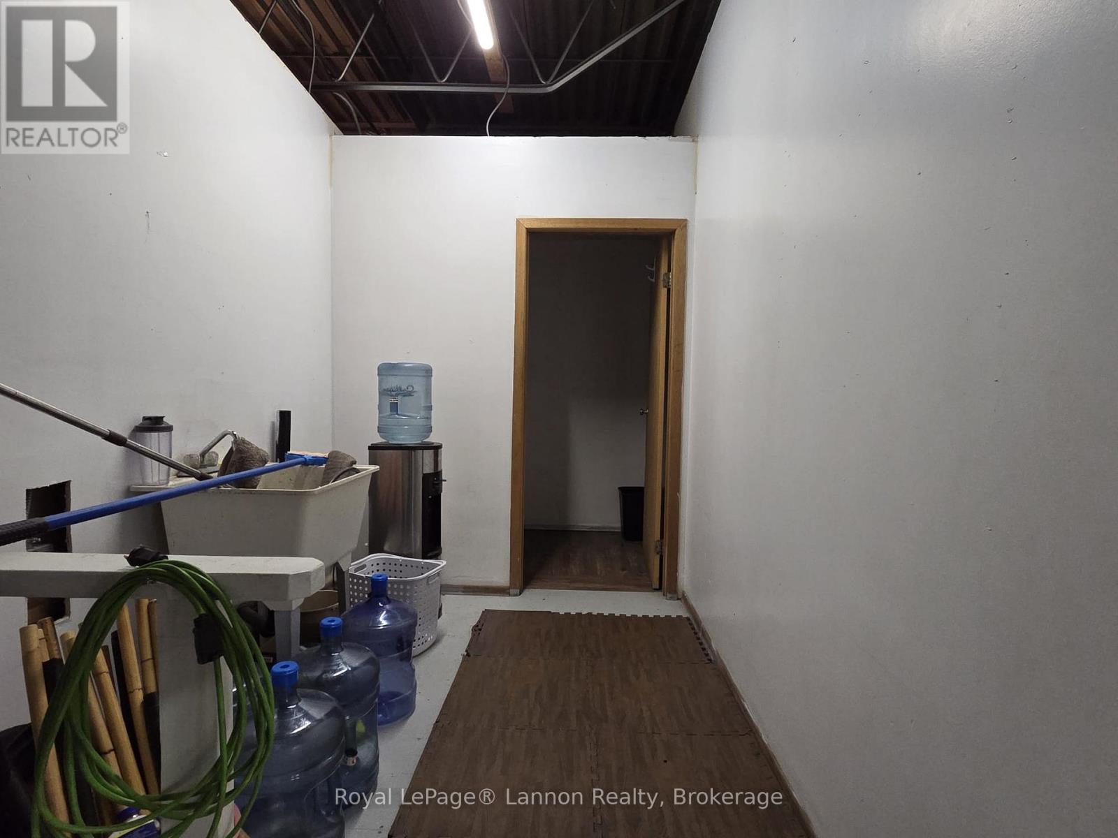 910 Memorial Avenue — photo 22