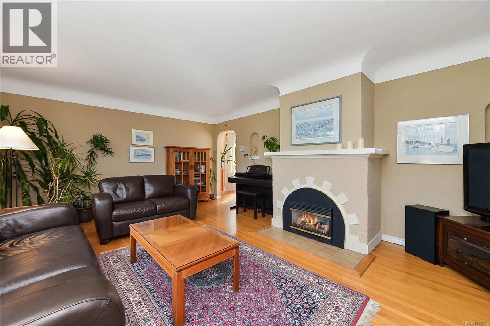2585 Dufferin Ave - 17