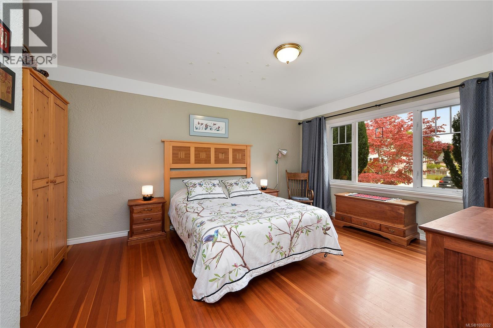 2585 Dufferin Ave - 19