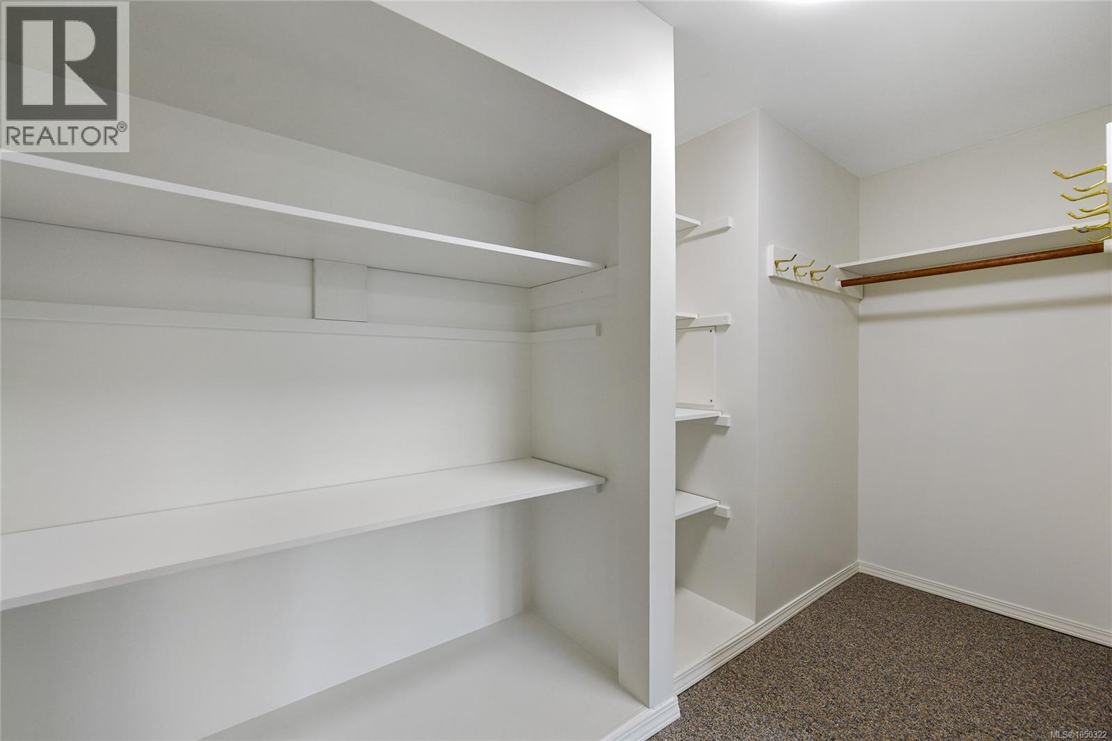 2585 Dufferin Ave - 28