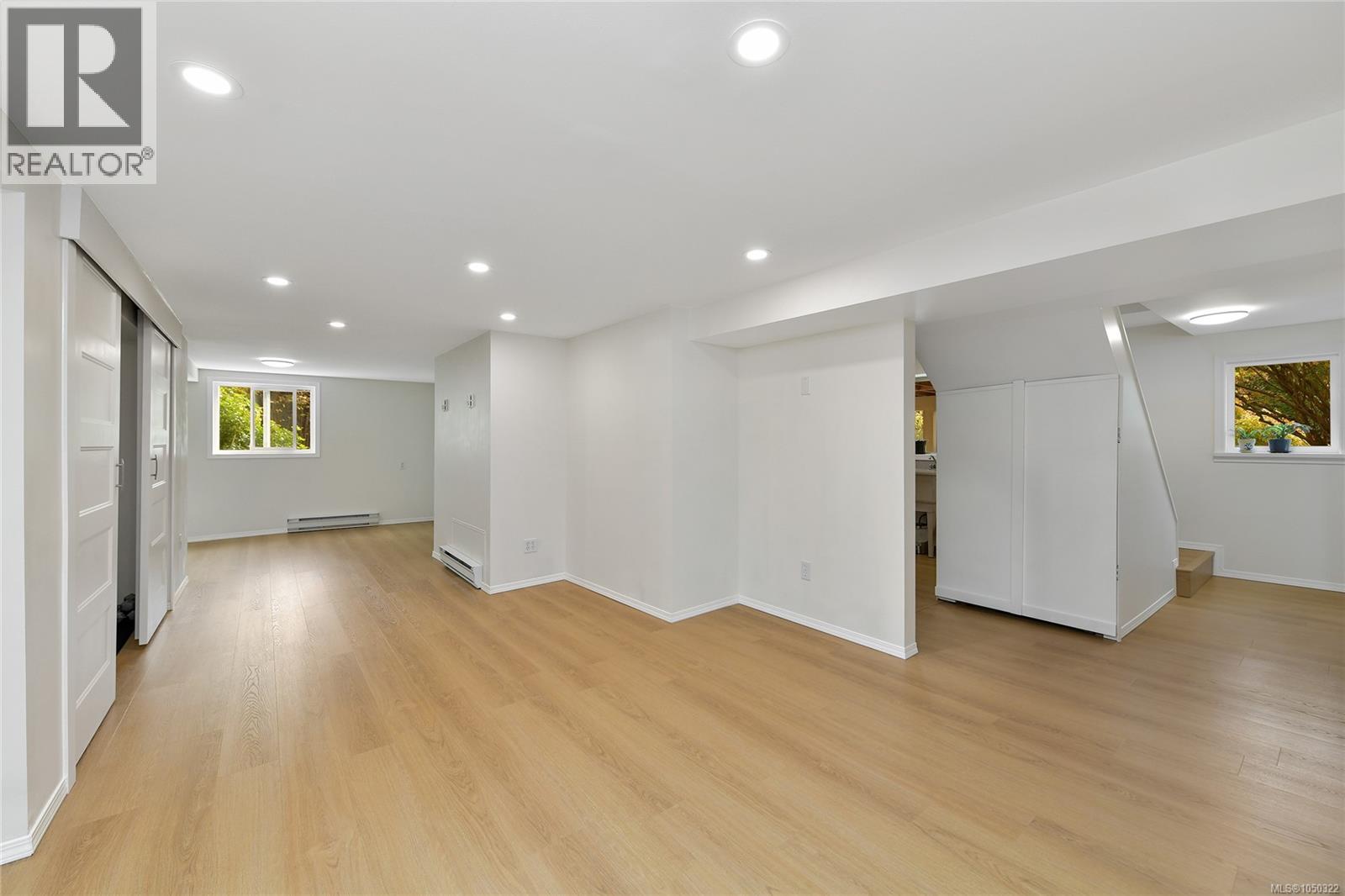 2585 Dufferin Ave - 29