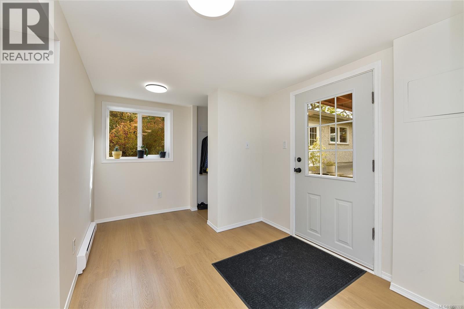 2585 Dufferin Ave - 30