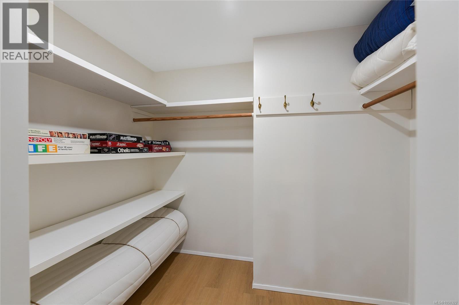2585 Dufferin Ave - 32