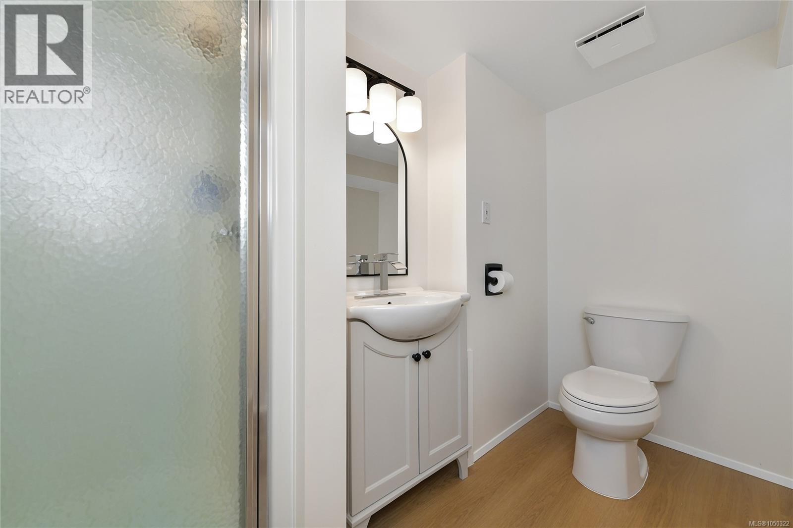 2585 Dufferin Ave - 34