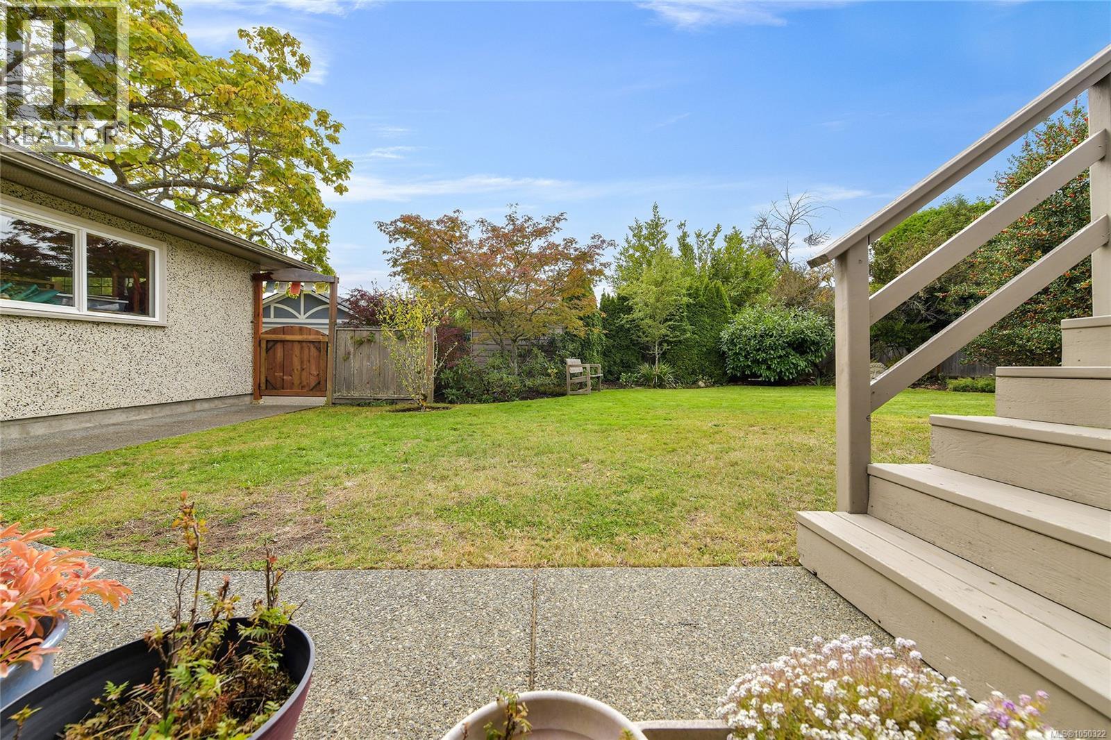 2585 Dufferin Ave - 38