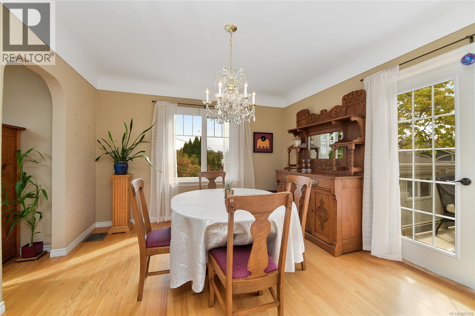 2585 Dufferin Ave - Image 4
