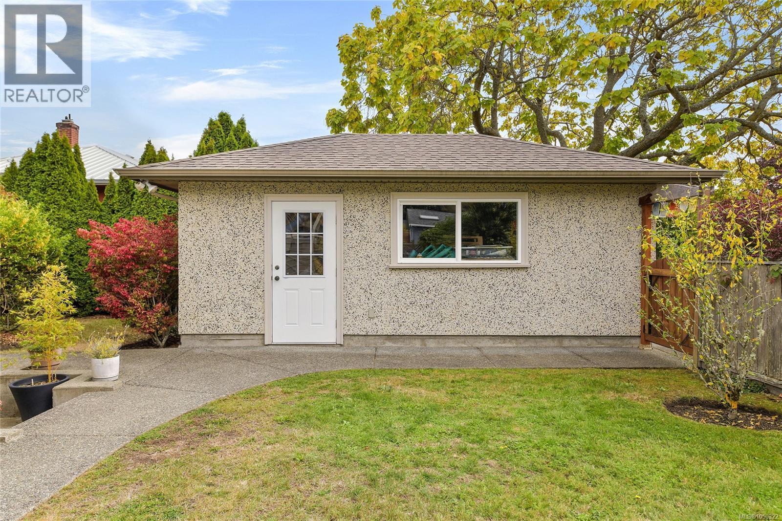 2585 Dufferin Ave - 47