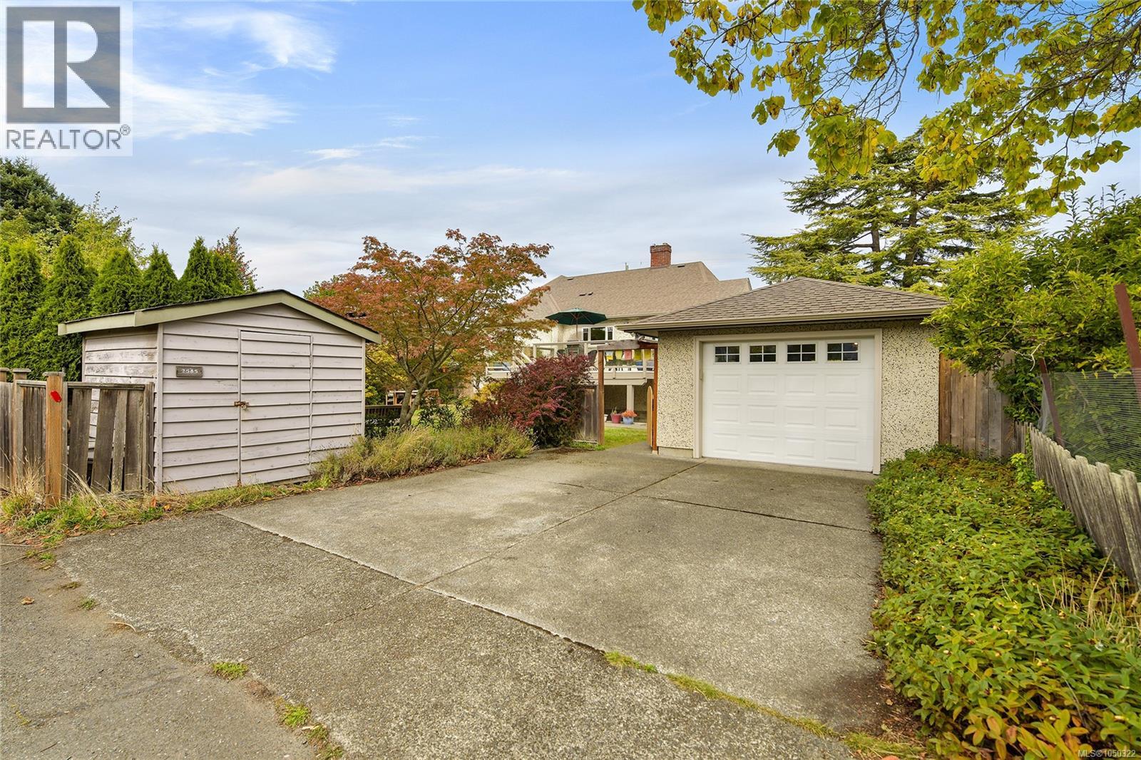 2585 Dufferin Ave - 50