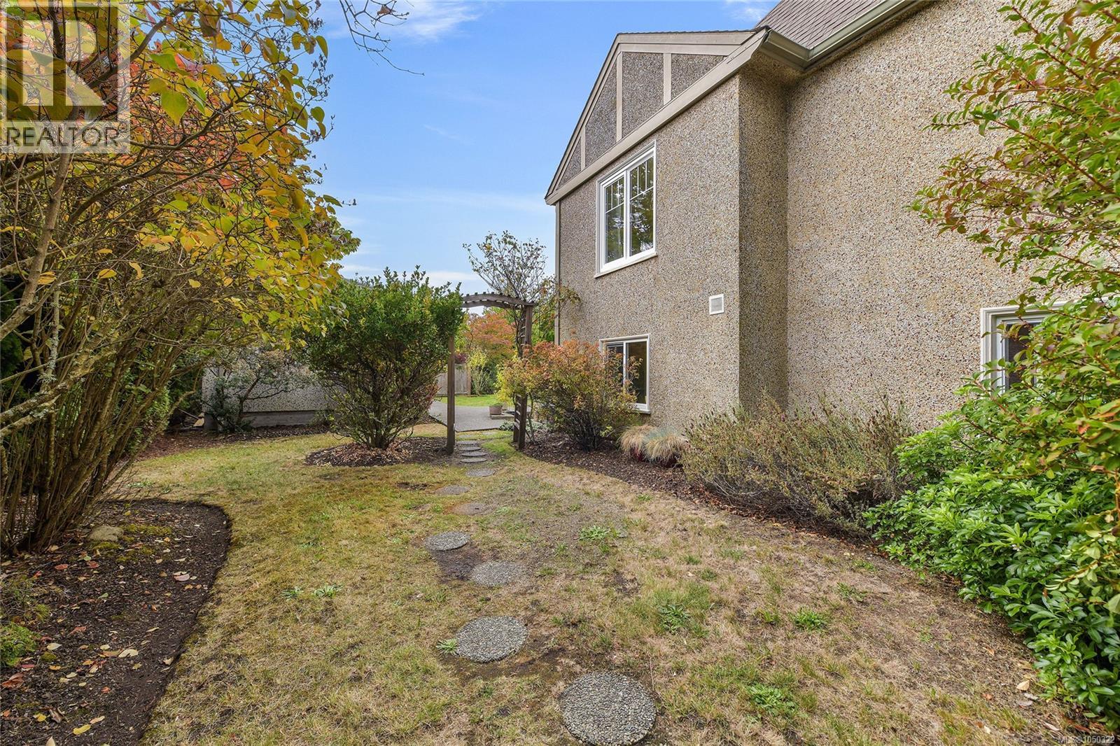 2585 Dufferin Ave - 51