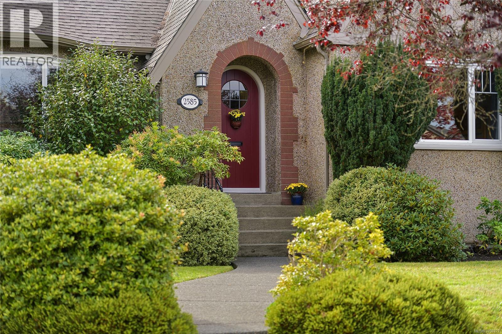 2585 Dufferin Ave - 55