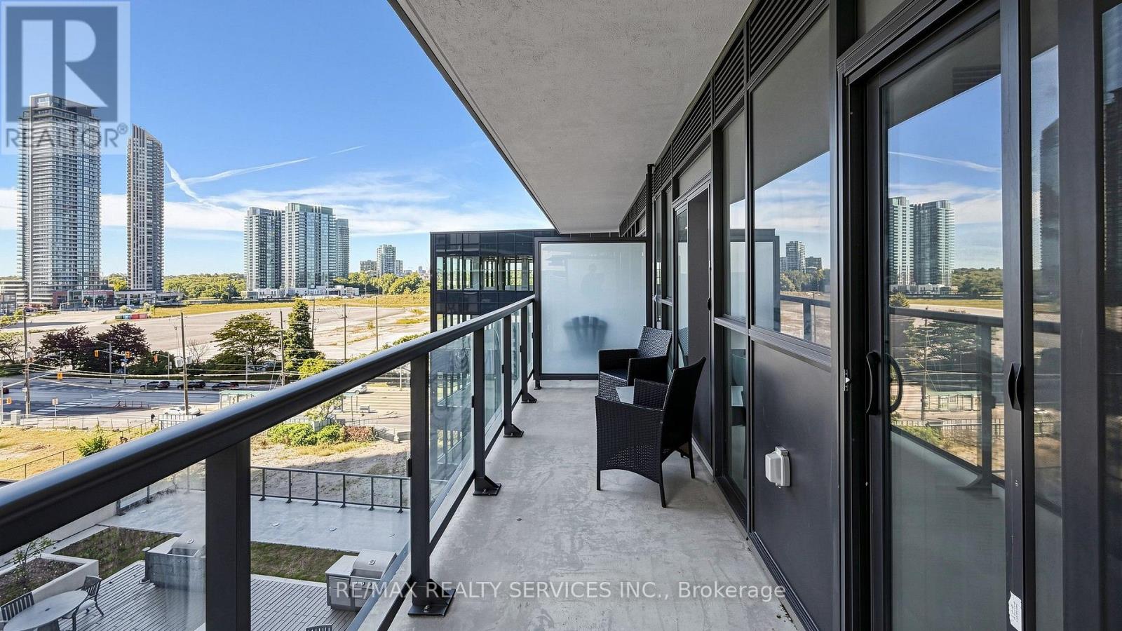 #707 38 ANNIE CRAIG DRIVE - 24