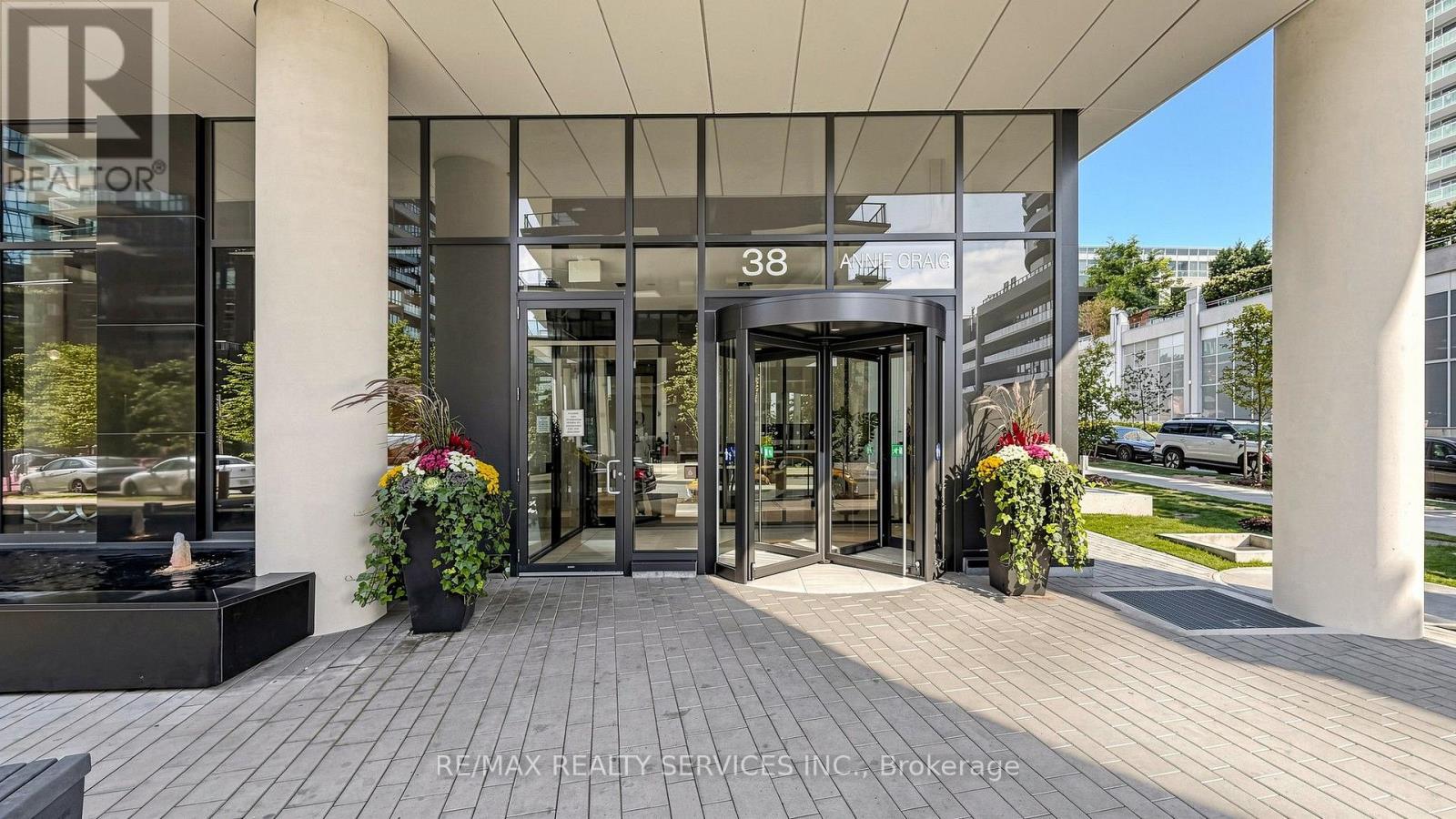 #707 38 ANNIE CRAIG DRIVE - 3