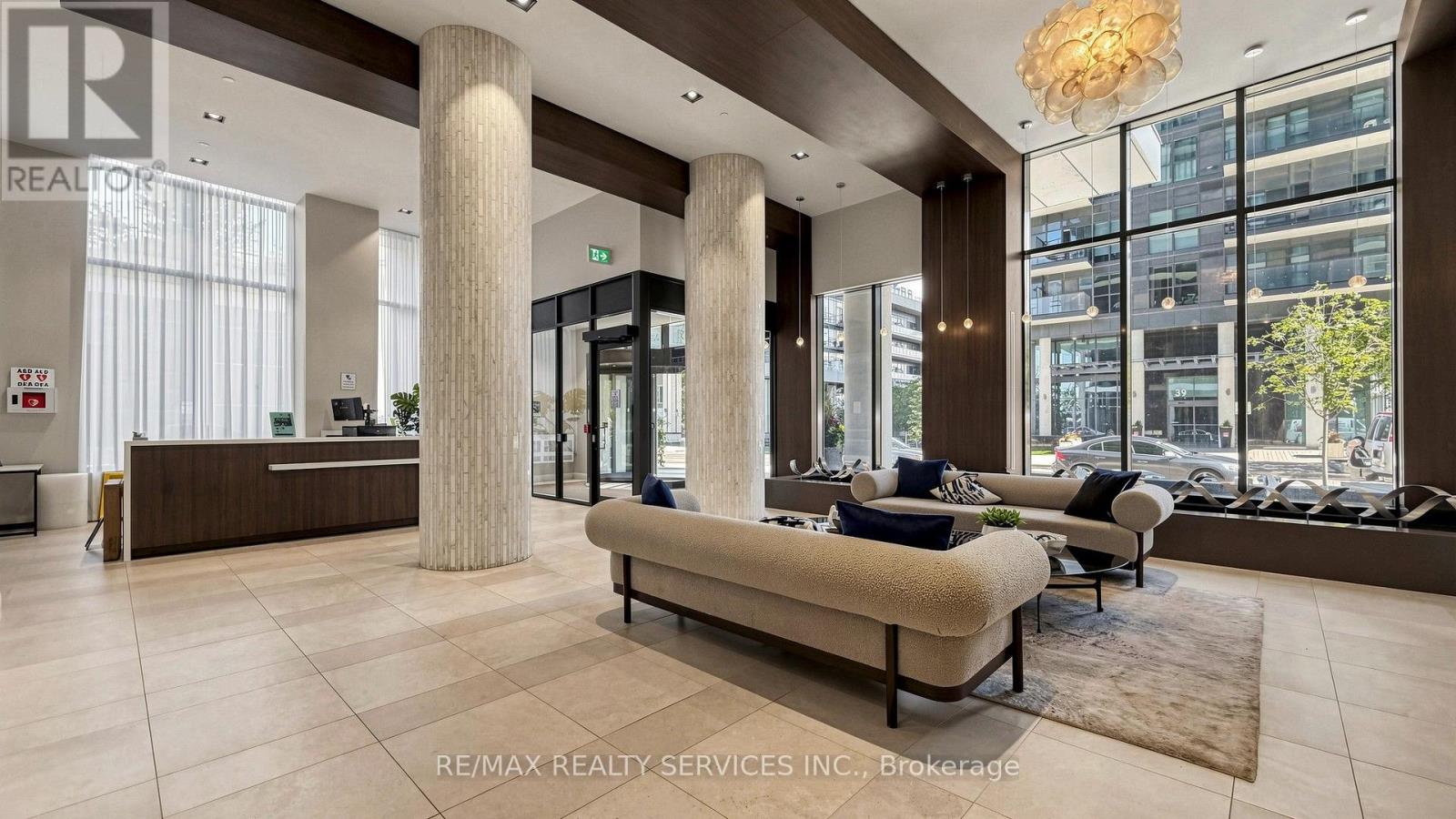 #707 38 ANNIE CRAIG DRIVE - 4
