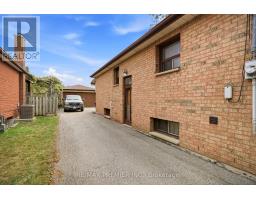 1 Mayo Drive, Toronto, ON M6L2X1 Photo 25