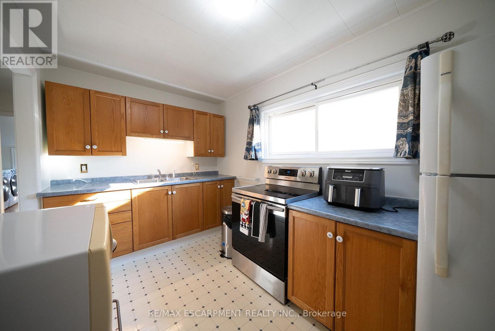 89 SALISBURY AVENUE - 8