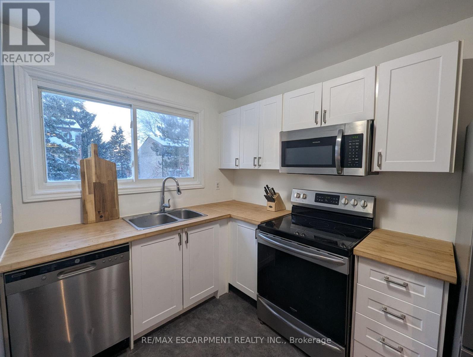 #32 1440 GARTH STREET - 1