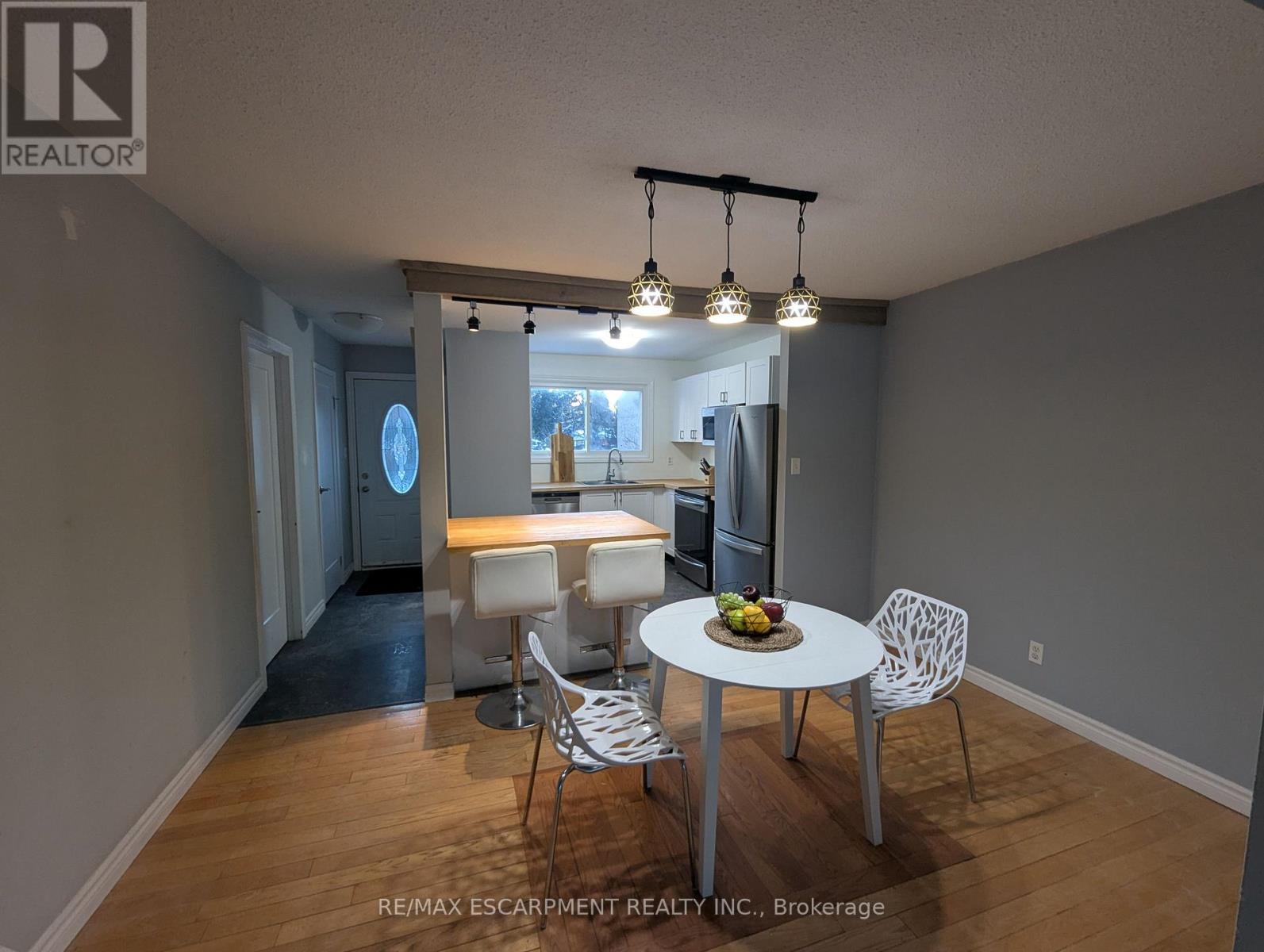 #32 1440 GARTH STREET - 4