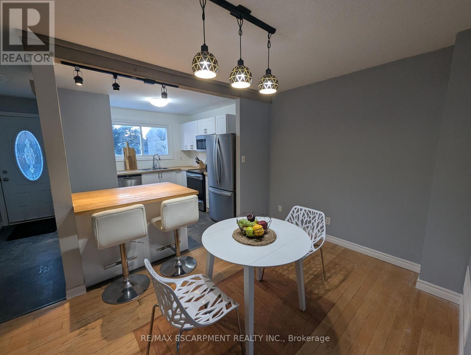 #32 1440 GARTH STREET - 5