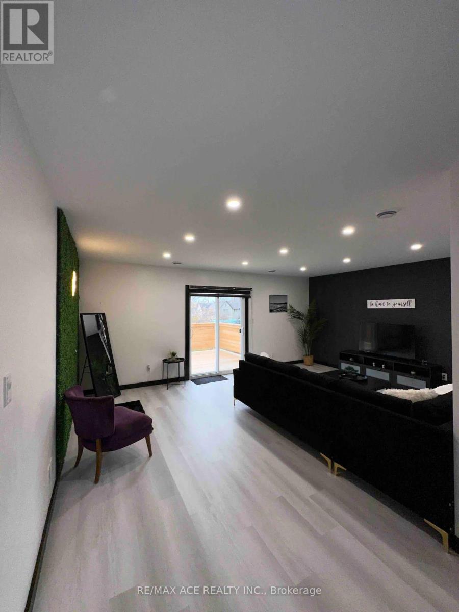 4985 Crysler Avenue — photo 4