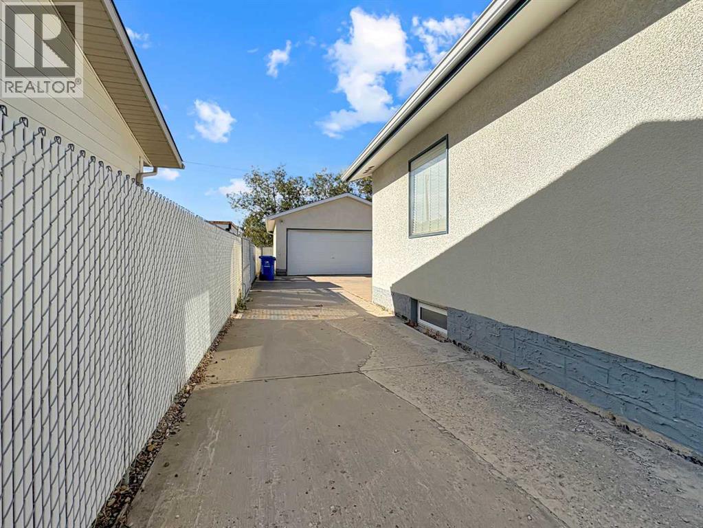 50 Moberly Crescent - 32