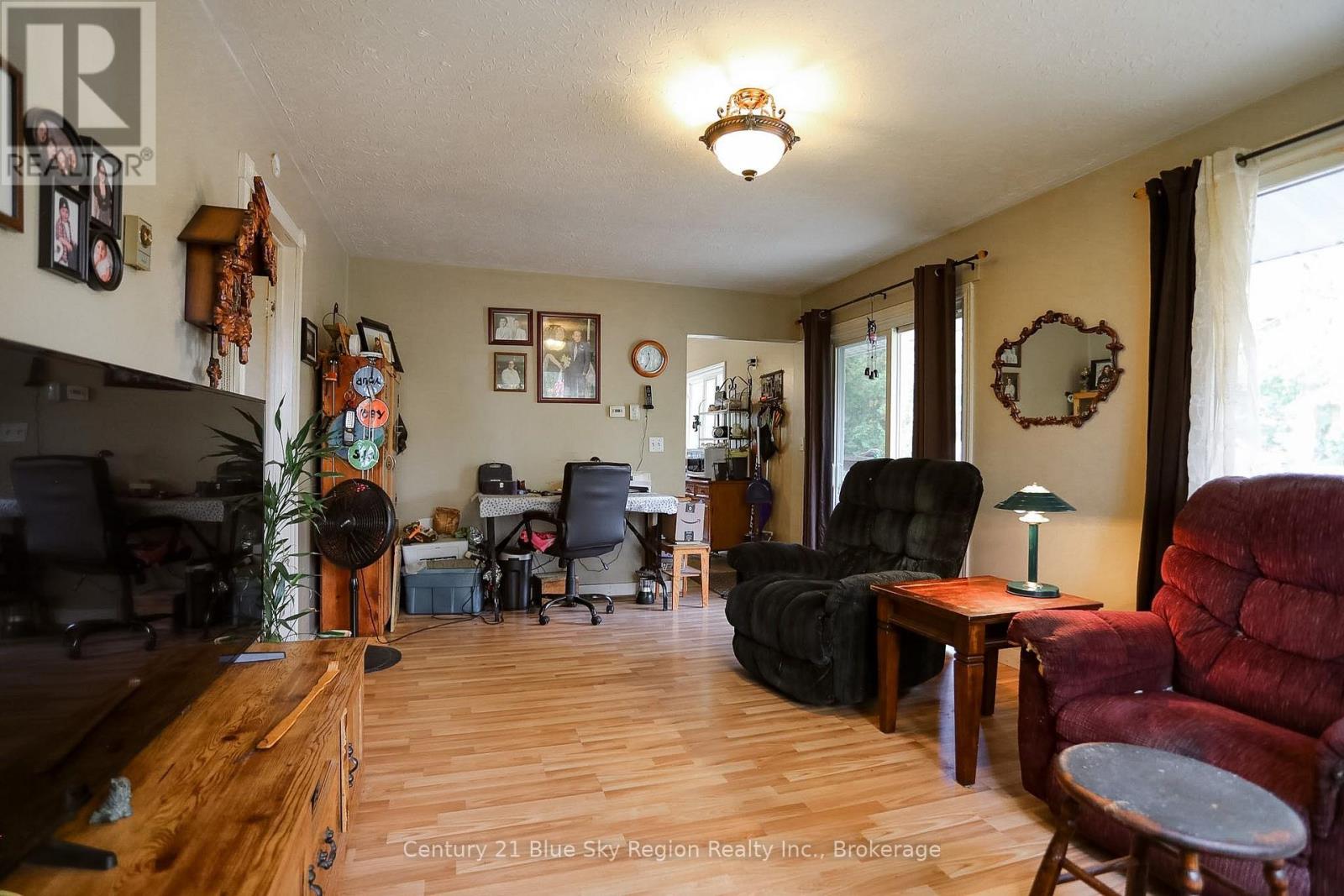 110 RIVERSIDE DRIVE - Image 18