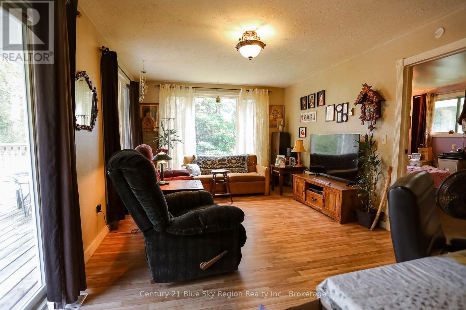110 RIVERSIDE DRIVE - Image 19