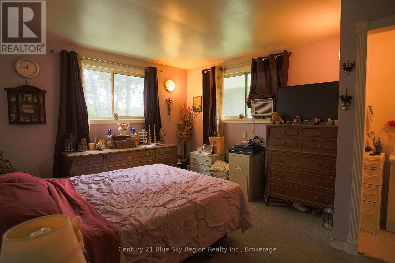 110 RIVERSIDE DRIVE - Image 21