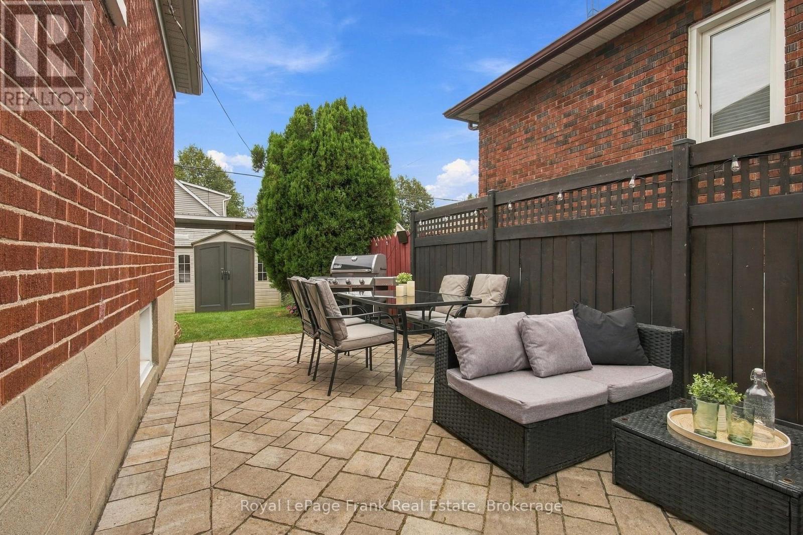 379 ARTHUR STREET - 33
