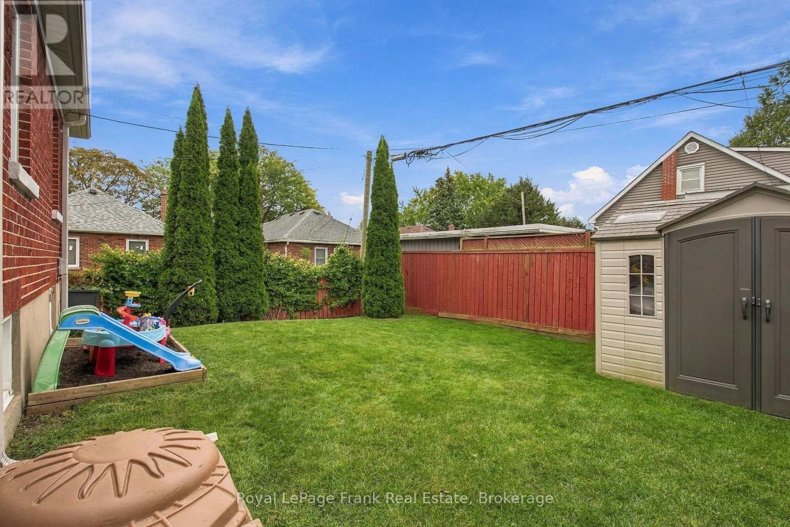 379 ARTHUR STREET - 35
