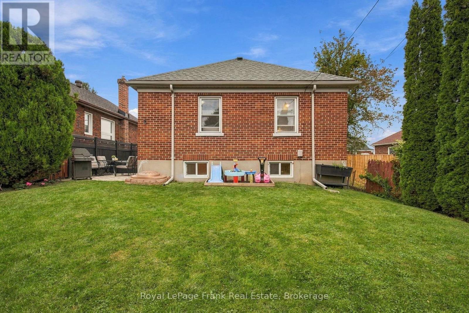 379 ARTHUR STREET - 36