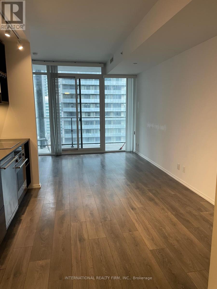 125 Peter Street — photo 26