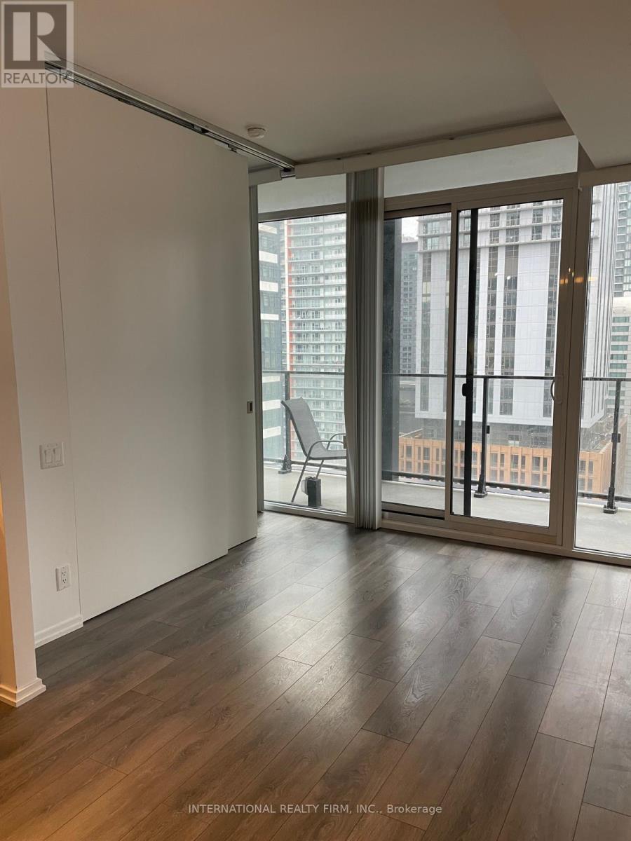 125 Peter Street — photo 27