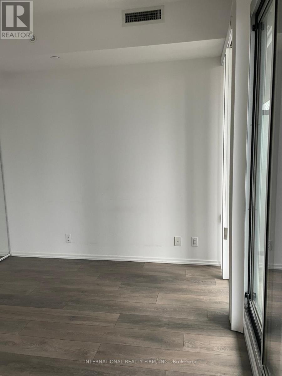 125 Peter Street — photo 28