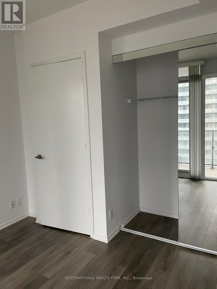 125 Peter Street — photo 29
