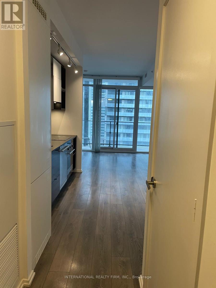 125 Peter Street — photo 30