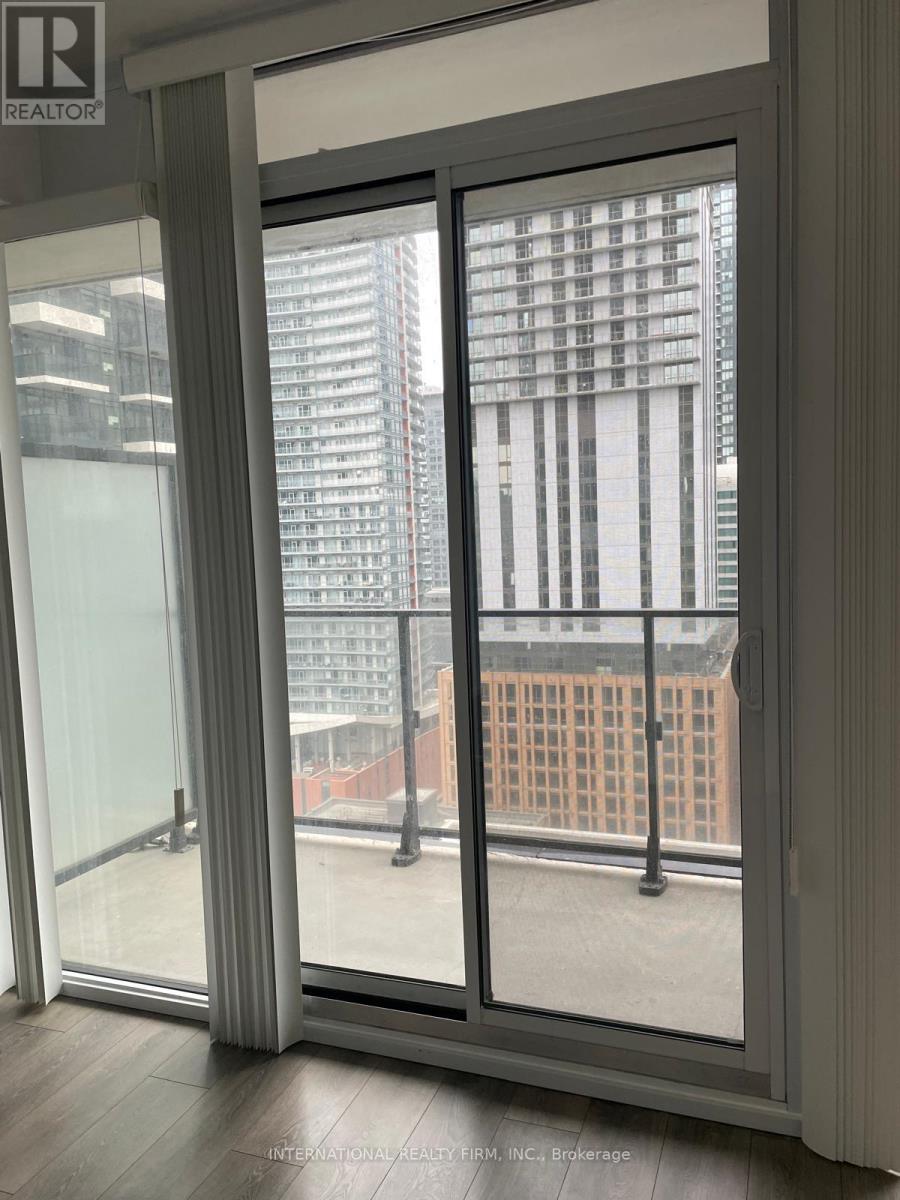 125 Peter Street — photo 32