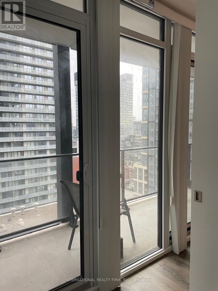 125 Peter Street — photo 33