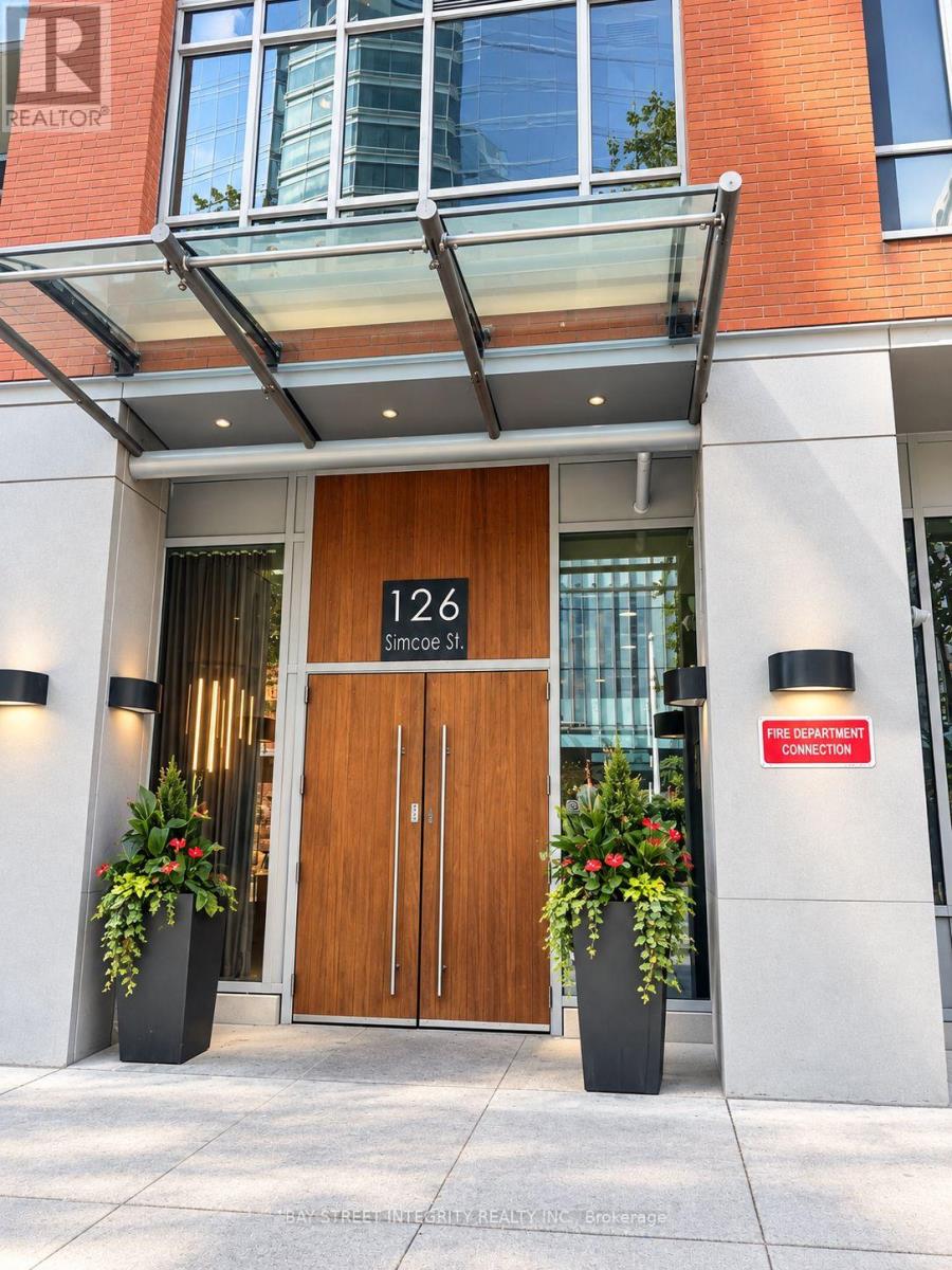 Photo of 126 Simcoe Street