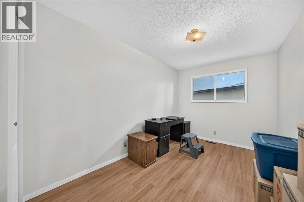 112 Queensland Place SE - Image 17