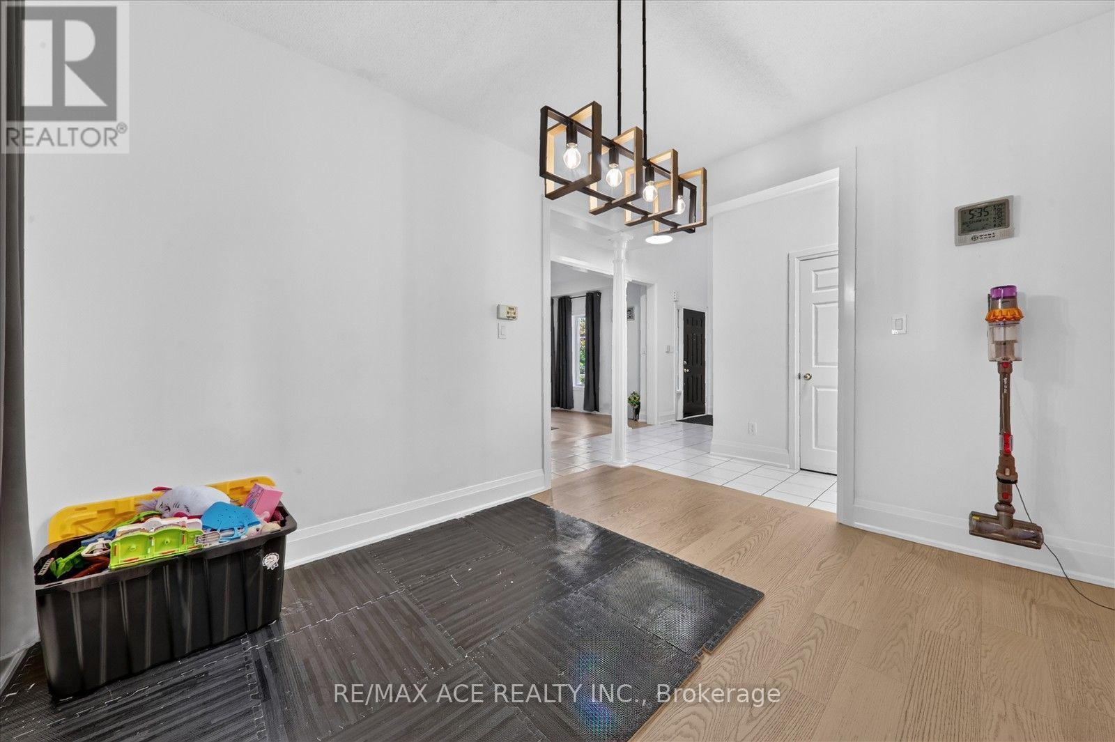 1446 SANDHURST CRESCENT - 12