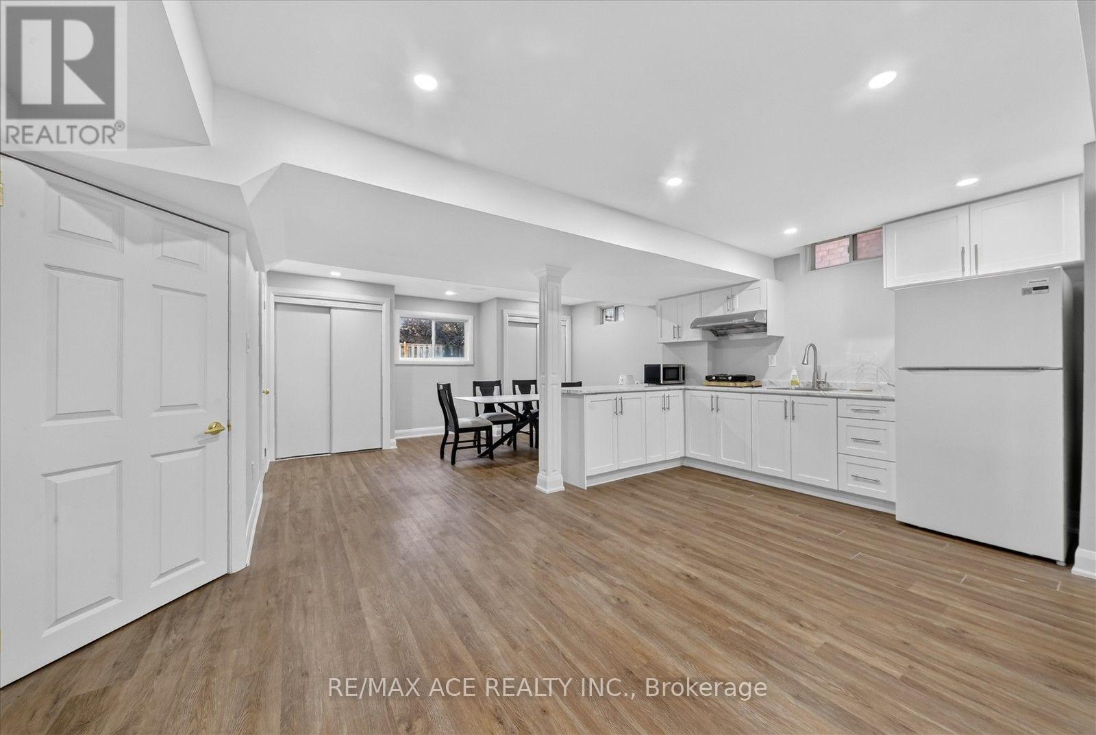 1446 SANDHURST CRESCENT - 36