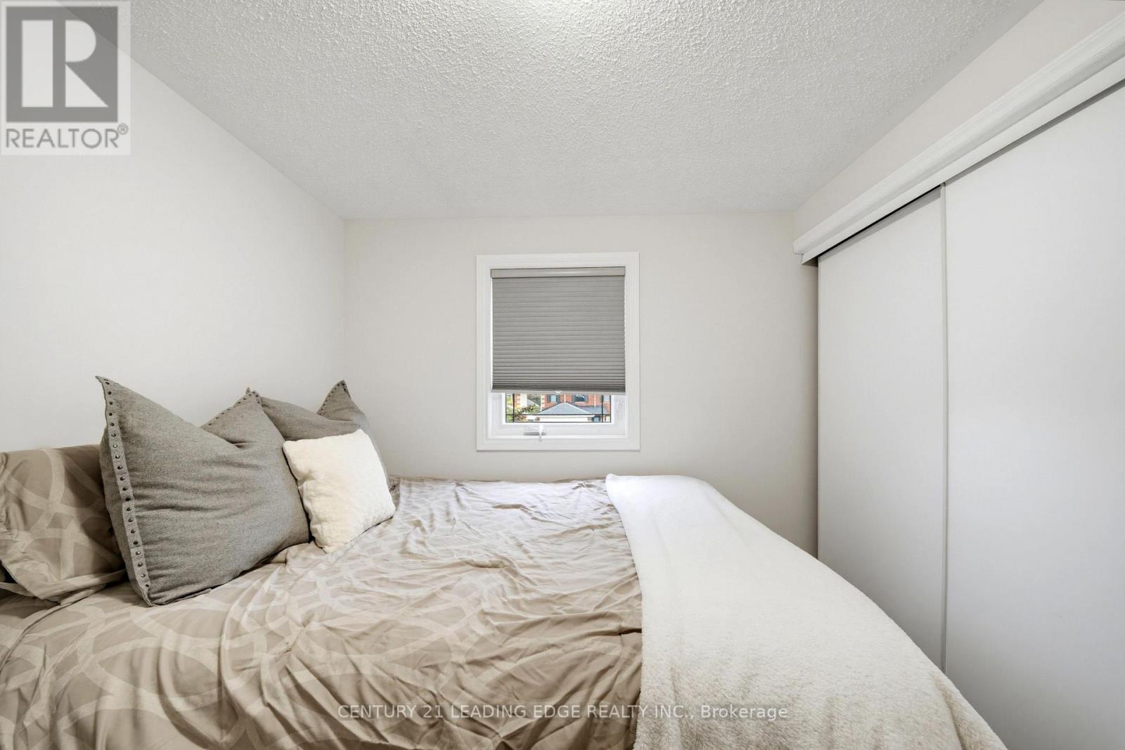 75 HOOPER SQUARE - Image 31