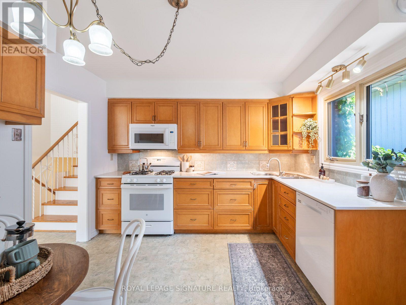 46 MANORGLEN CRESCENT - 11