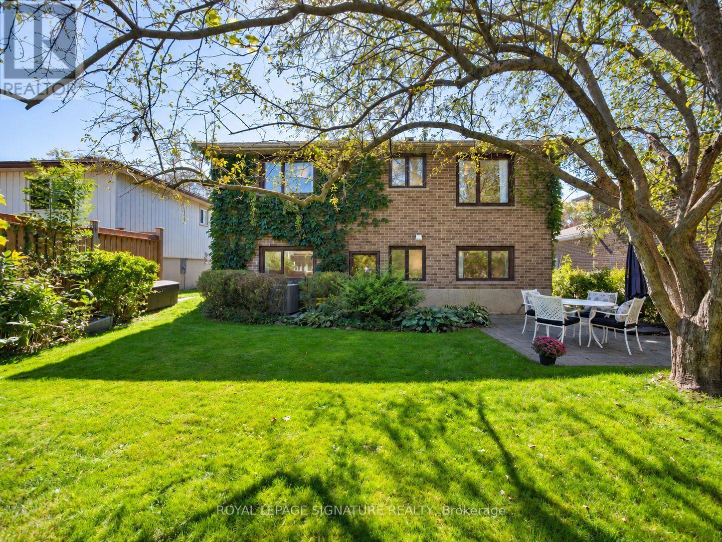 46 MANORGLEN CRESCENT - 32