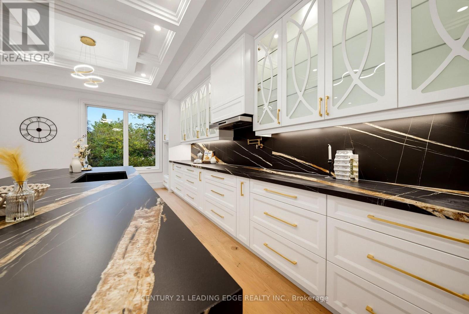 158 HILLCREST DRIVE - 16