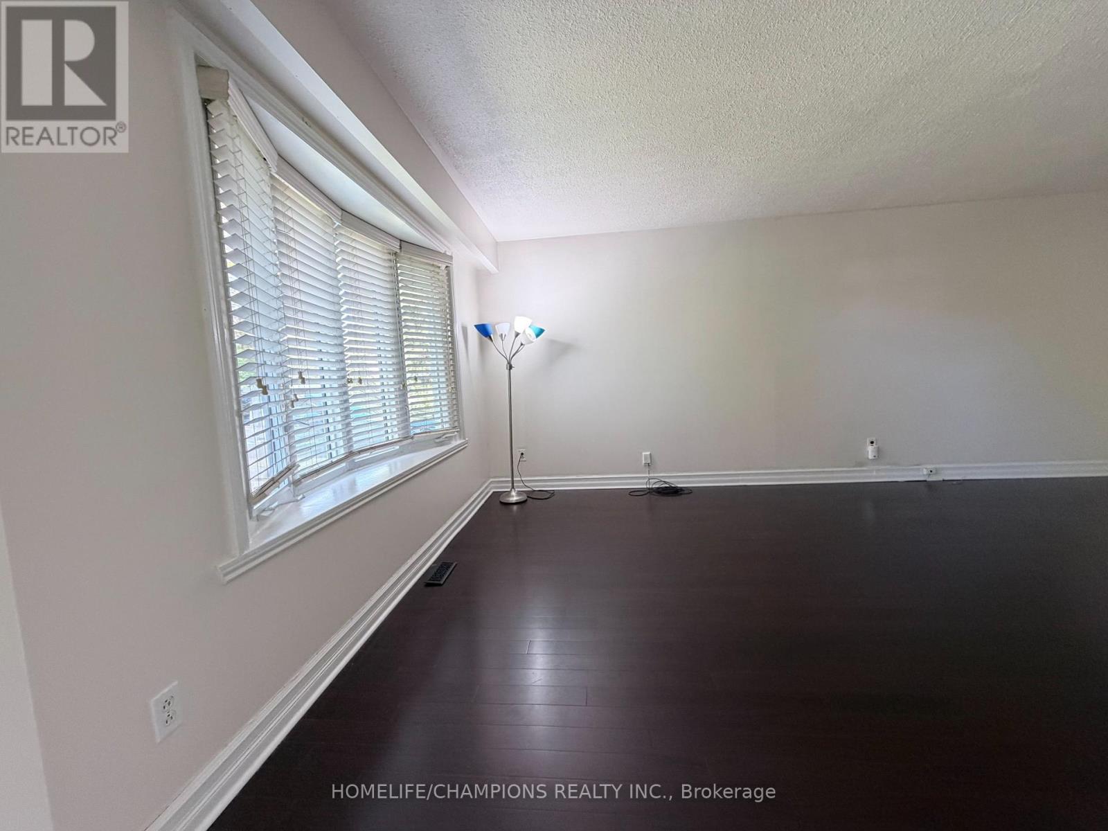 1143 Valley Court, Oshawa, ON photo 3